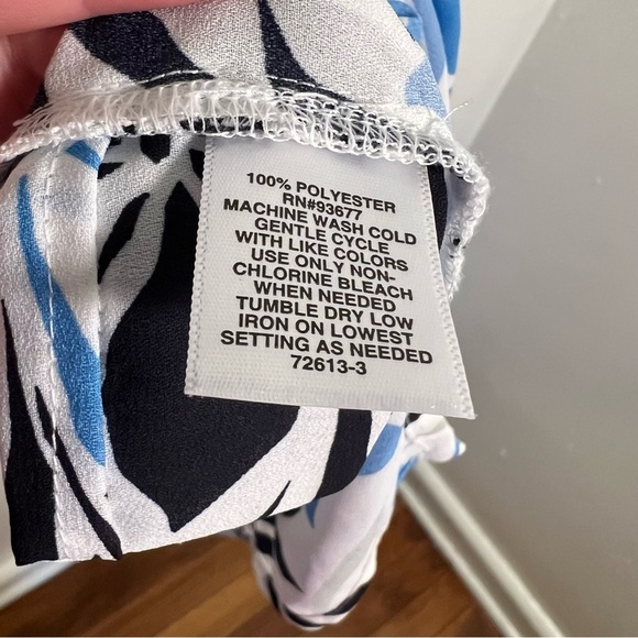 Liz Claiborne Blouse White Blue Black Floral - Picture 9 of 9